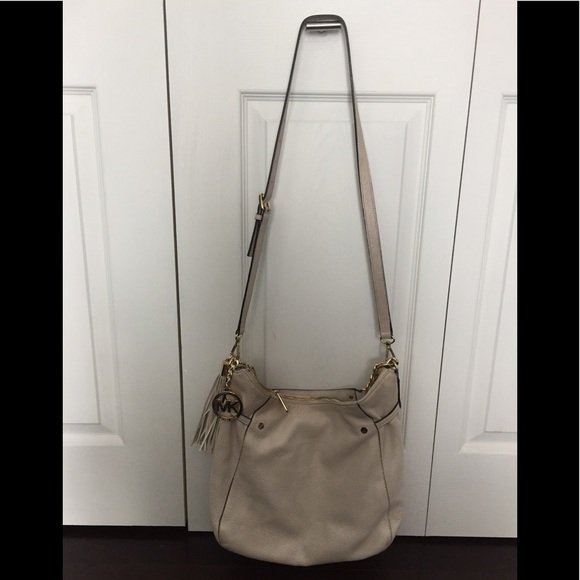 Michael Kors Handbags - Authentic Michael Kors crossbody / shoulder bag